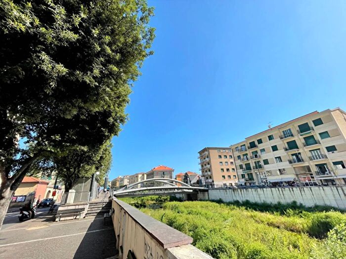 Appartamento trilocale in vendita in Via delle Orchidee Finale Ligure, Finale Ligure