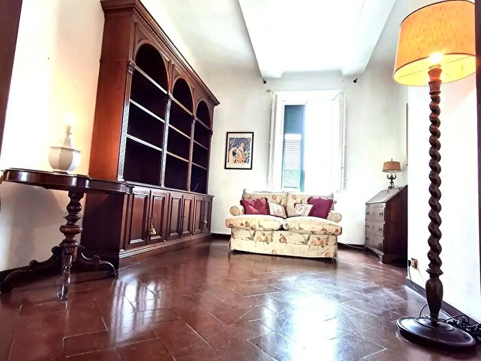 Appartamento con 7 locali in vendita in Lucca