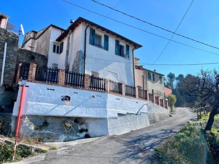 Appartamento con 6 locali in vendita in Ca De Raimondi, Calice Ligure