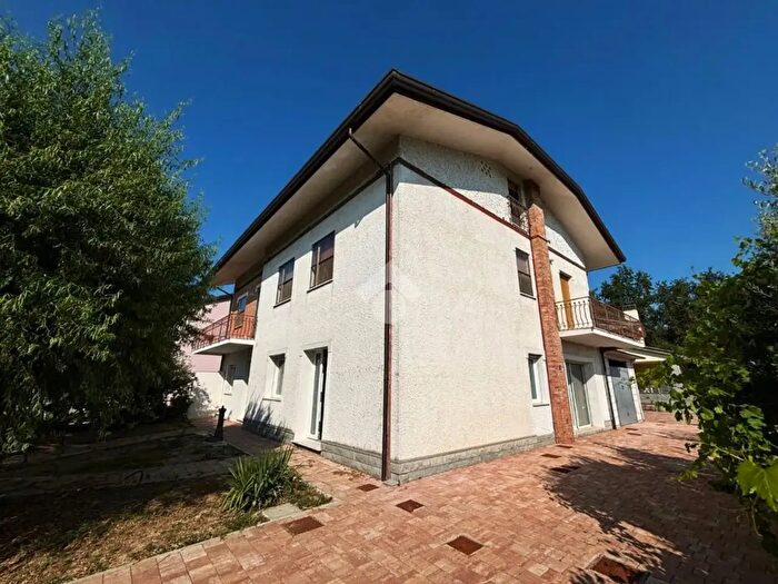 Appartamento quadrilocale in vendita in Via Giardini, Longiano