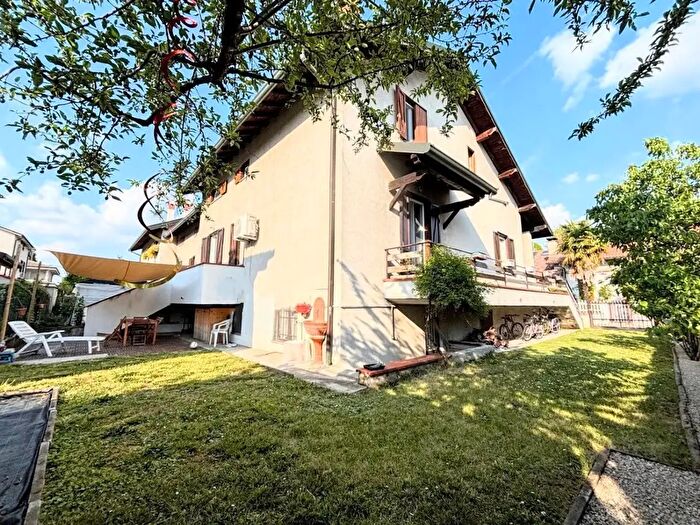 Casa con 5 locali in vendita in Via Archimede, Santo Stefano Ticino