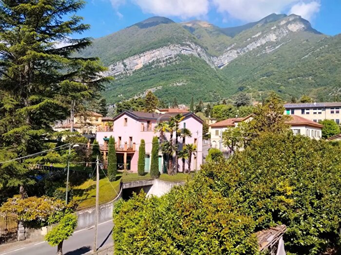 Appartamento quadrilocale in vendita in Tremezzina
