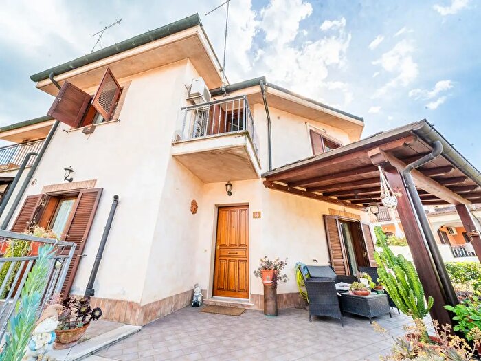 Casa trilocale in vendita in Via Formelluccio, Mentana