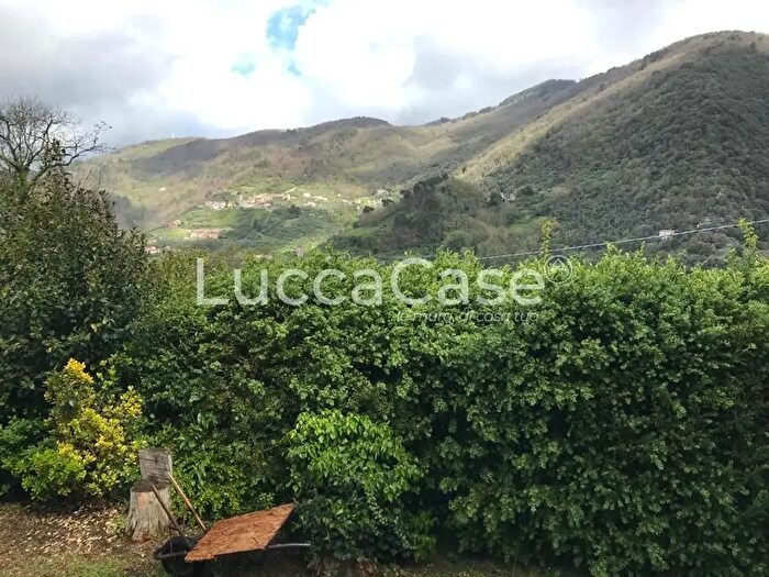 Casa bilocale in vendita in Deccio di Brancoli Lu, Lucca