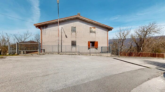 Casa con 5 locali in vendita in Varco Sabino