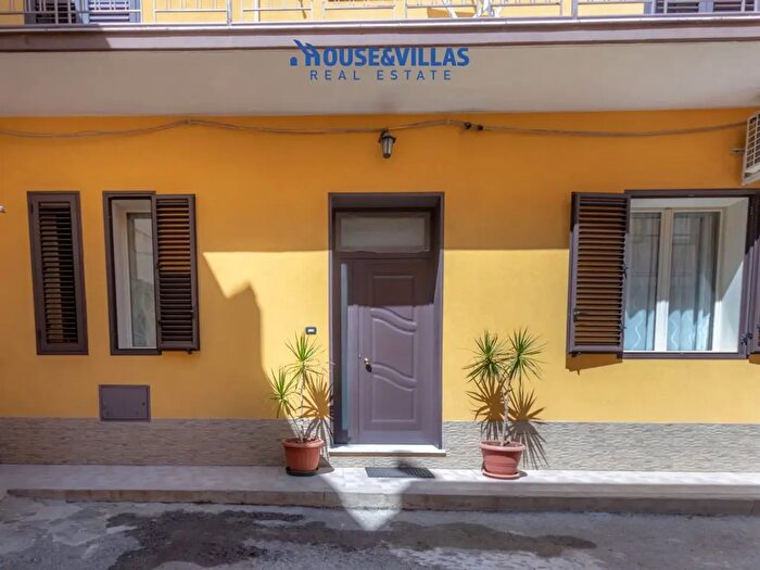 Casa trilocale in vendita in Via Luigi Settembrini, Avola