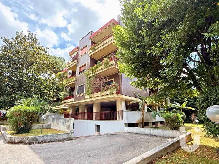 Appartamento bilocale in vendita in Via del Serafico, Roma
