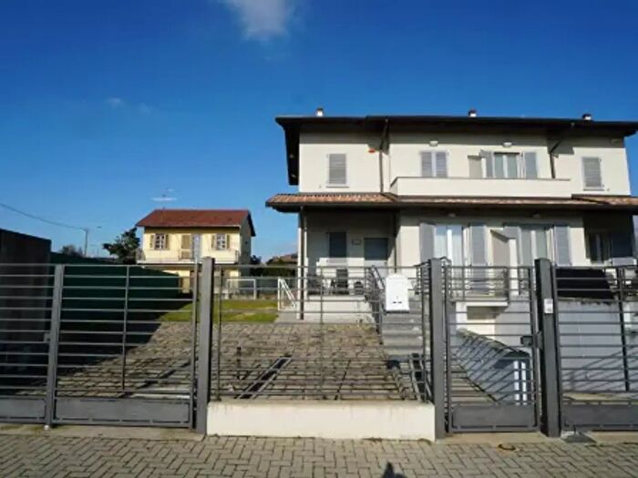 Casa trilocale in vendita in Via Roma, Cassolnovo