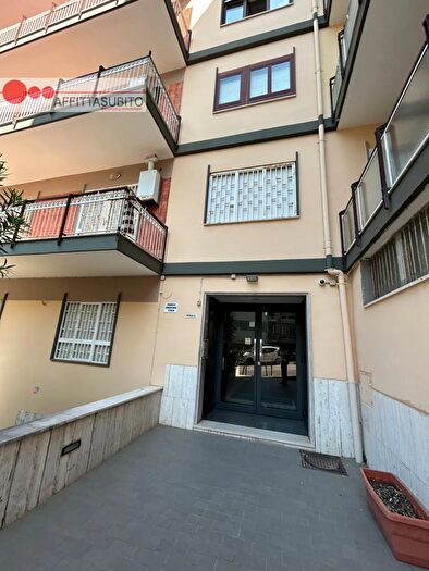 Appartamento trilocale in vendita in Via Domenico Fontana, Napoli