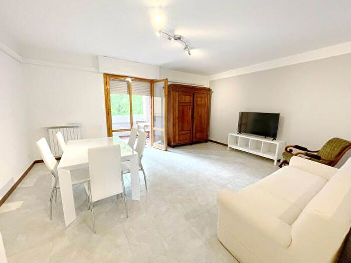 Appartamento con 6 locali in vendita in Via Lorenzo Quartieri, Forte Dei Marmi