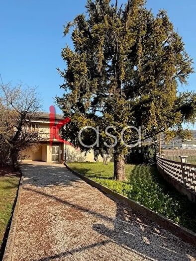 Casa con 6 locali in vendita in Manzoni, Gambellara