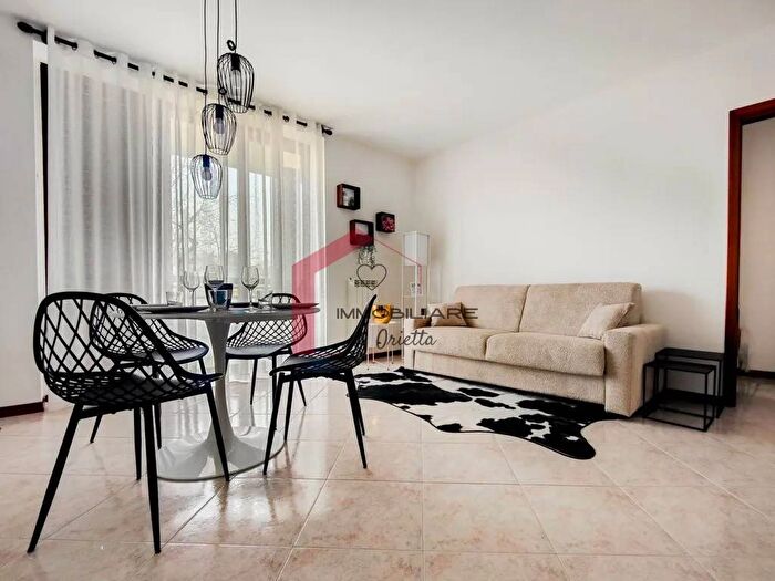 Appartamento bilocale in affitto in Via Archimede, Semicentro Isola, Corbetta