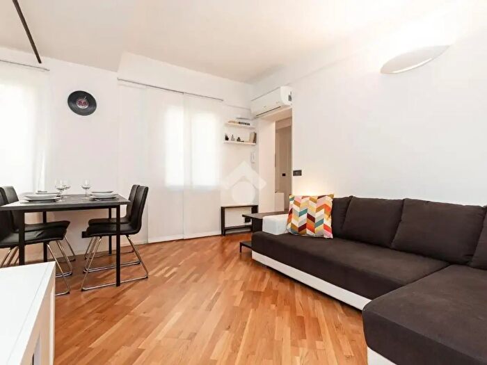 Appartamento trilocale in affitto in Vico Inferiore Valoria, Genova