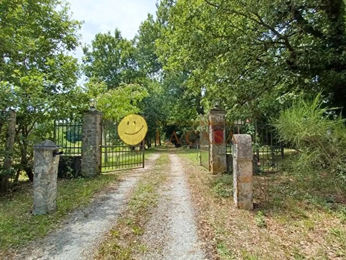 Casa con 10 locali in vendita in Figline e Incisa Valdarno