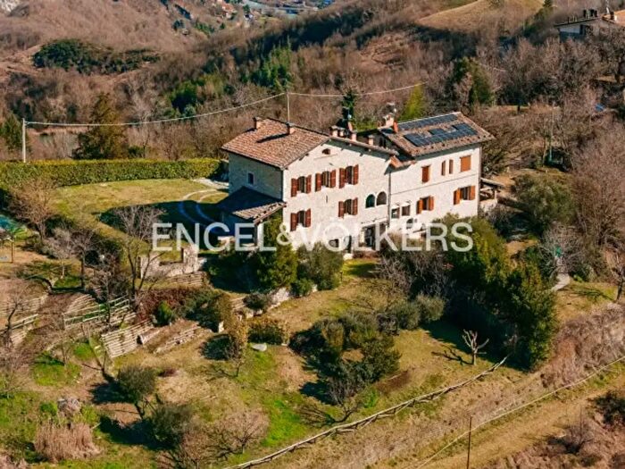 Casa con 6 locali in vendita in Via Medelana, Marzabotto