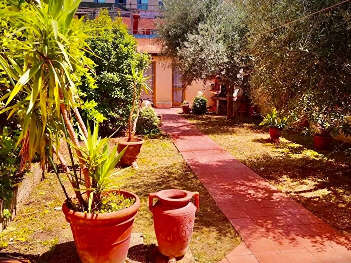 Casa con 10 locali in vendita in Sesto Fiorentino