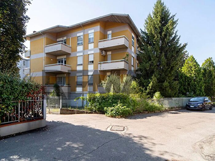 Appartamento trilocale in vendita in Via Andrea Portilia, Parma
