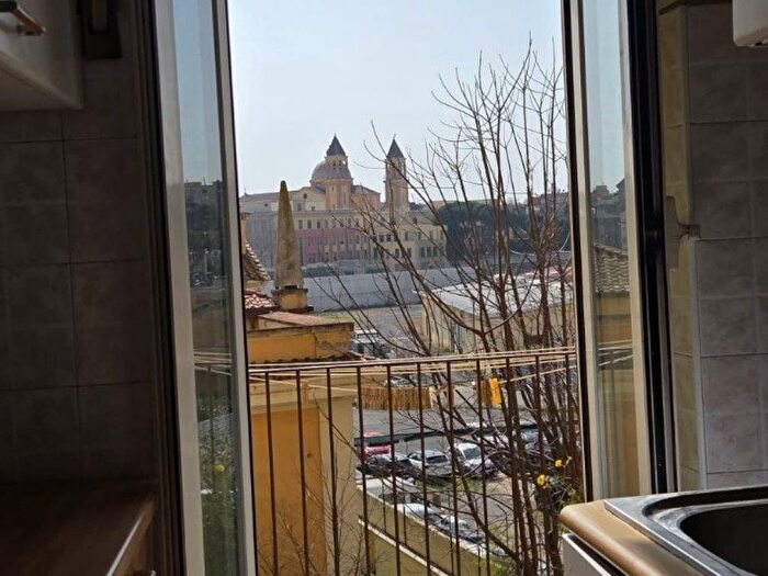 Appartamento trilocale in affitto in Via Solunto, Re di Roma, Roma