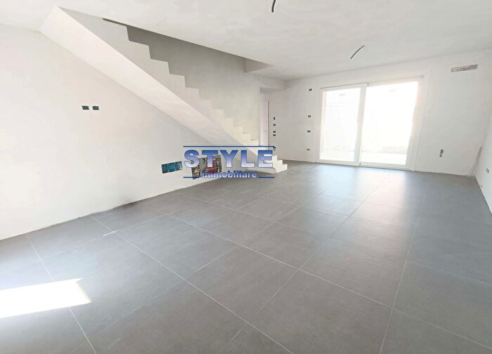 Casa con 6 locali in vendita in Camponogara