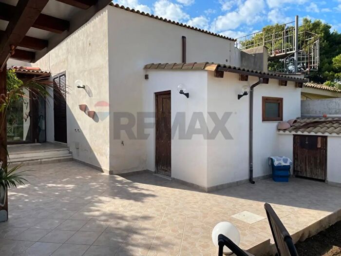 Casa con 5 locali in vendita in Via delle Mandorle, Valderice