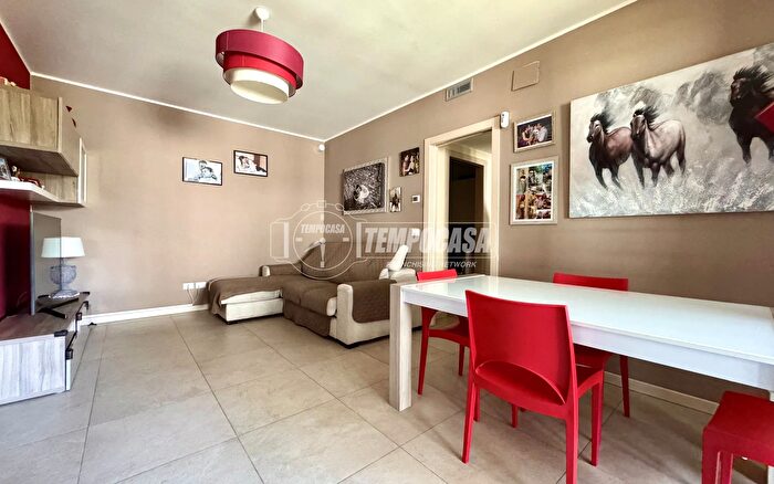 Appartamento trilocale in vendita in Via delle Rogge, Rozzano