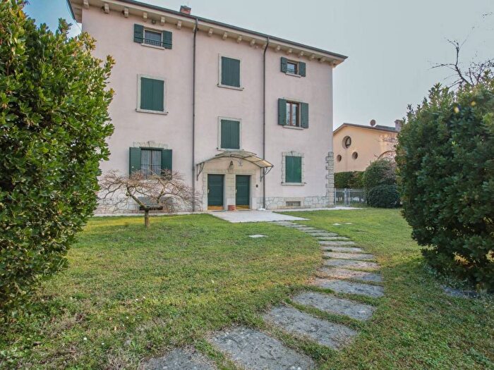 Appartamento trilocale in affitto in Parona, Verona