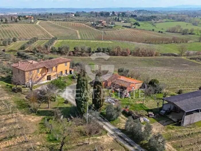 Casa con 6 locali in vendita in Viale Piero Calamandrei, Montepulciano
