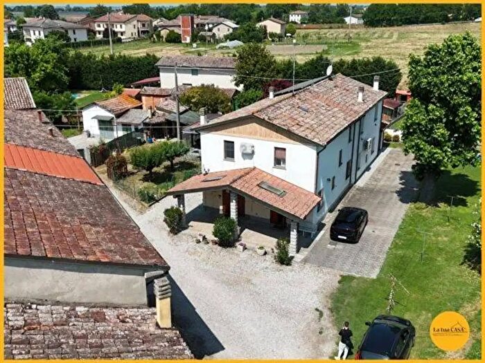 Casa con 7 locali in vendita in Via Confine Inferiore, Molinella