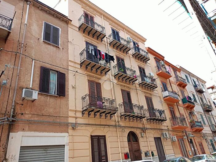 Appartamento trilocale in vendita in Via Agostino Gallo, Palermo