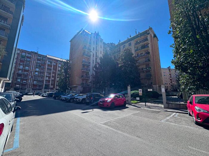 Appartamento trilocale in affitto in Via Almerico da Schio, Giambellino, Milano