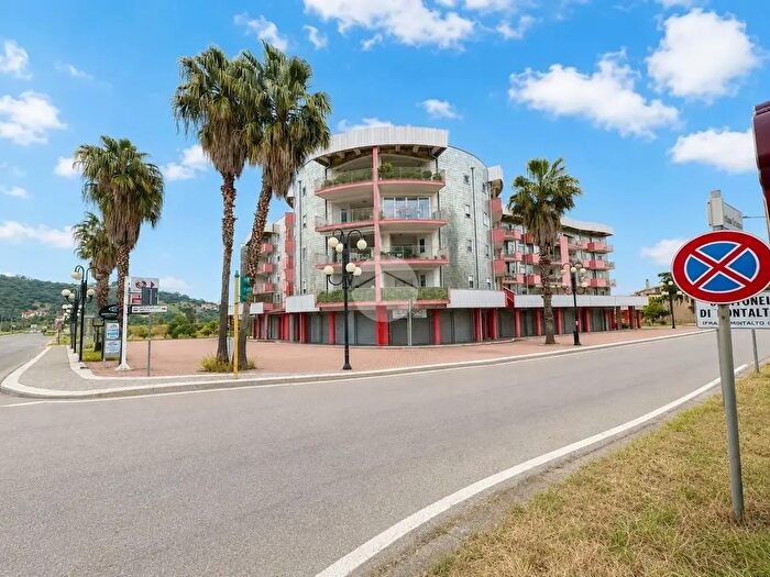 Appartamento con 6 locali in vendita in Via Trieste, Montalto Uffugo