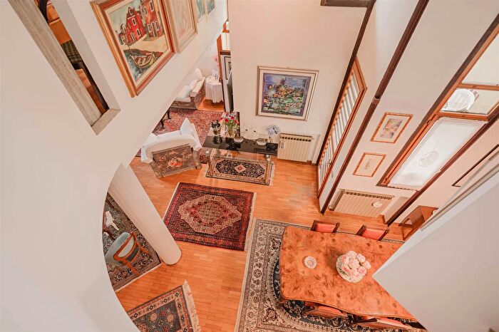 Casa con 8 locali in vendita in Via Ruzzante Abano Terme, Abano Terme