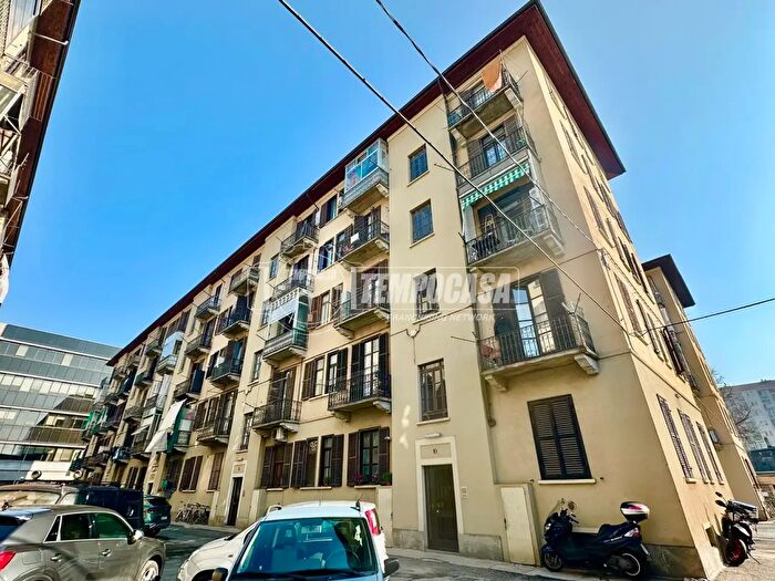 Appartamento trilocale in vendita in Via Alassio, Torino