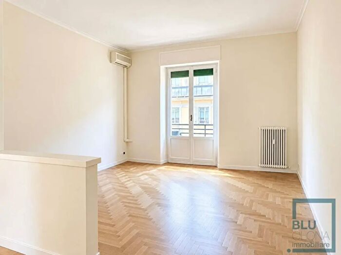 Appartamento trilocale in affitto in Via San Marco, Milano