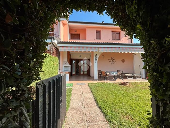 Appartamento trilocale in vendita in Via dei Vigneti, Lazise