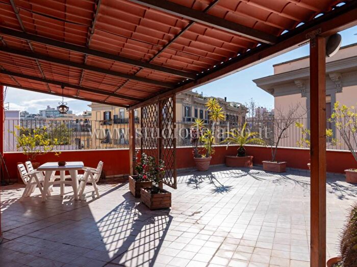 Appartamento trilocale in affitto in Via Luca Giordano, Vomero, Napoli