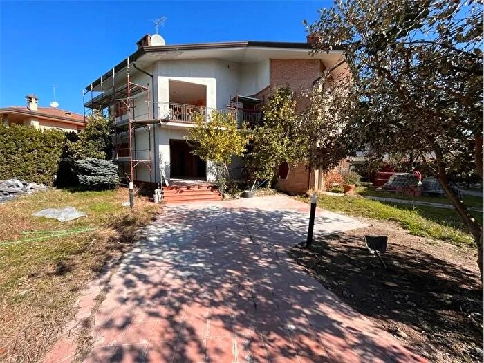Casa con 5 locali in vendita in Via Ammiraglio Morin a, Forte Dei Marmi