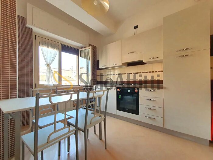 Appartamento trilocale in affitto in Via Marincola Politi, Catanzaro