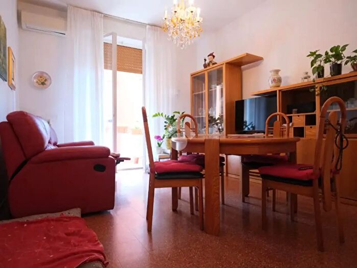 Appartamento con 5 locali in vendita in Via Luca della Robbia, Bologna