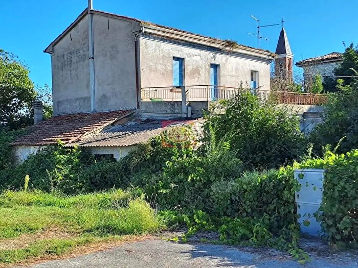Casa con 9 locali in vendita in Cesena
