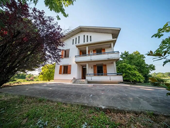 Casa con 5 locali in vendita in Via Enrico Forlanini, Parma