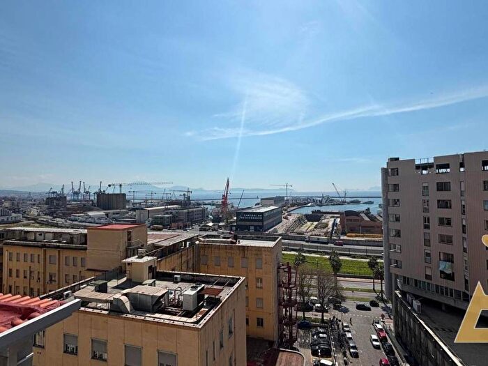 Appartamento quadrilocale in affitto in Via Generale Enrico Cosenz, Garibaldi Ferrovia, Napoli