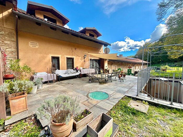 Casa con 5 locali in vendita in Borgata Girba, Avigliana