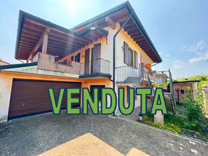 Casa con 6 locali in vendita in Via Duca dAosta, Pizzighettone