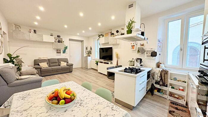 Appartamento con 5 locali in vendita in a del Carmine, Lucca