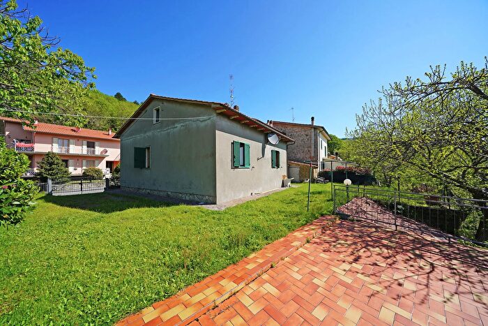 Casa con 5 locali in affitto in Santa Fiora