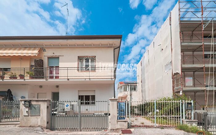 Appartamento con 5 locali in vendita in Viale Chieti, Riccione