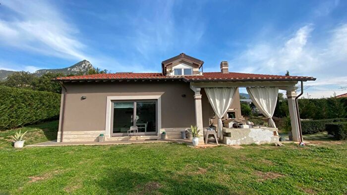 Casa quadrilocale in vendita in Strada di Cerreta, Terni