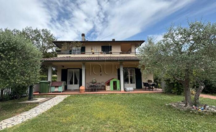 Appartamento con 6 locali in vendita in Via Luigi Grilli, Citta Di Castello