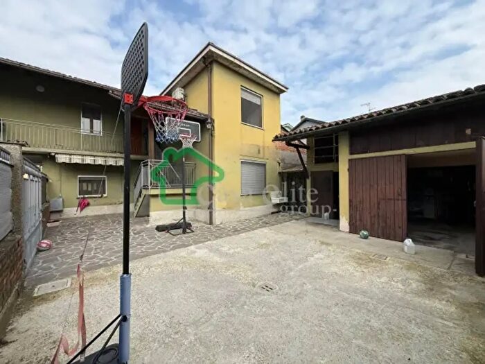 Casa con 6 locali in vendita in Via Piave, Secugnago